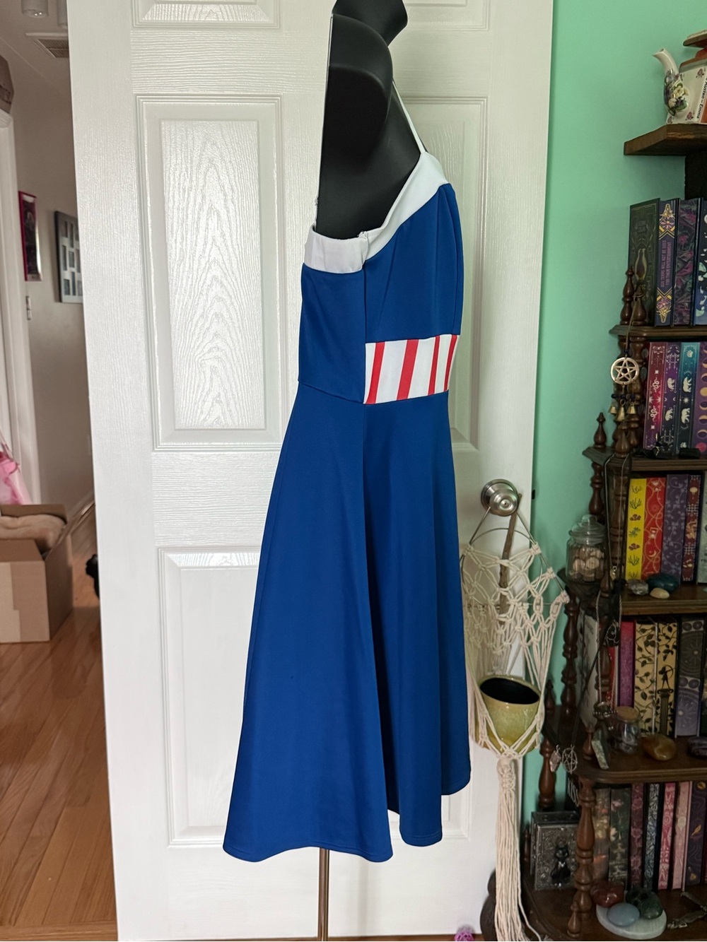Captain America Cosplay Dress - Picture 3 of 4